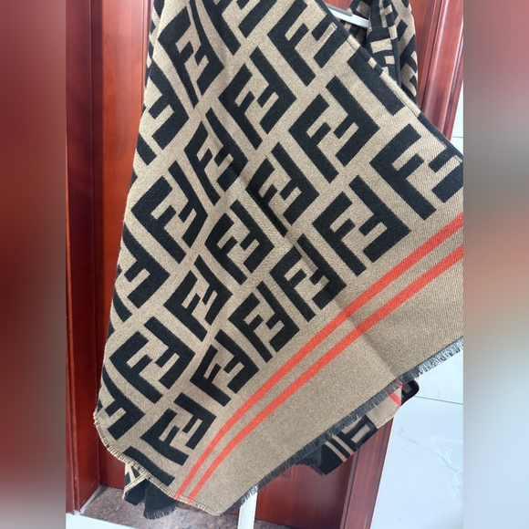 Fendi Oversized Reversible Cape - Picture 6 of 10